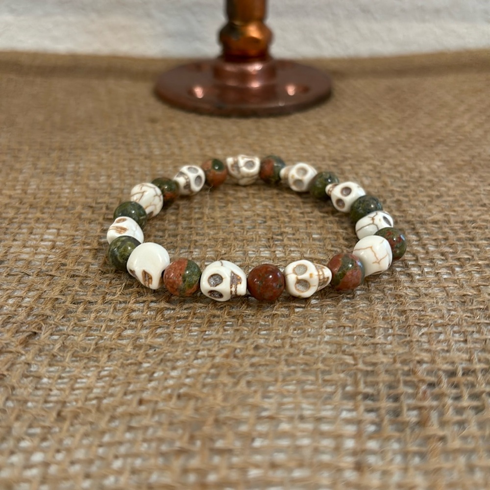 Unakite and Howlite skulls Bracelet.